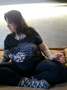 CannabisQueenn online show from 11/17/25, 07:23