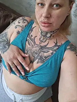 CannabisQueenn online show from 03/10/26, 07:56