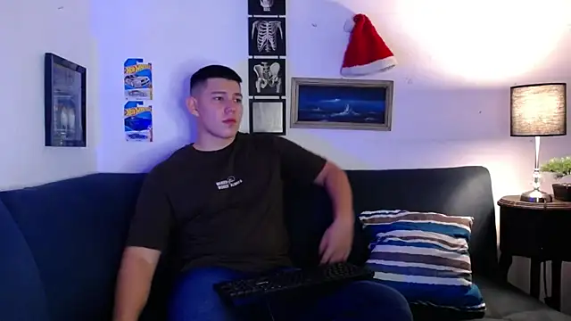 JamesCr  online show from 11/29/25, 02:23