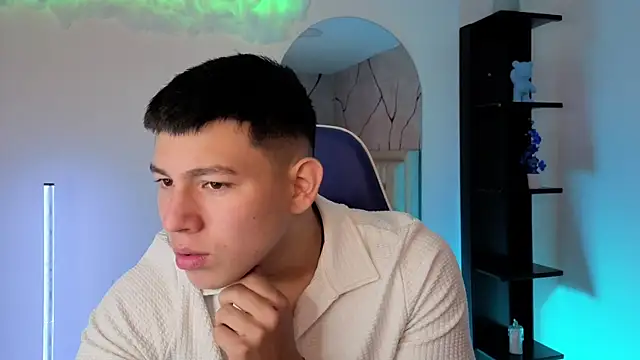 JamesCr  online show from 06/03/26, 12:28