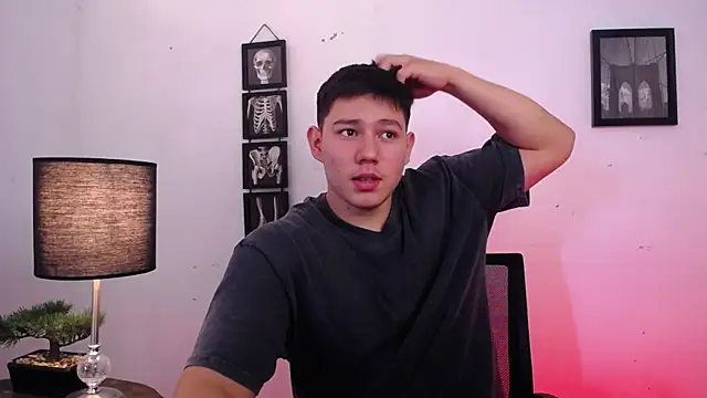 JamesCr  online show from 11/06/25, 02:54