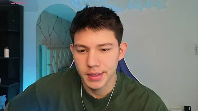 Snapshot of JamesCr_ chatting on 06/26/26, 12:33 JamesCr online show from 06/26/26, 12:33