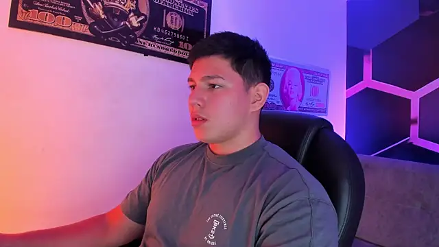 JamesCr  online show from 09/27/25, 03:23