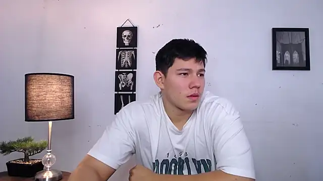 JamesCr  online show from 11/20/25, 04:29