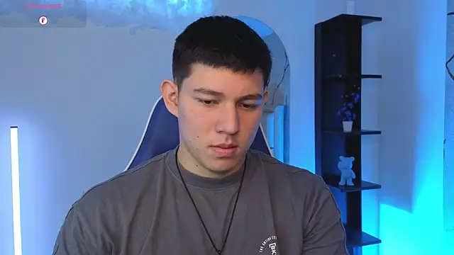 Snapshot of JamesCr_ chatting on 06/15/26, 12:38 JamesCr online show from 06/15/26, 12:38