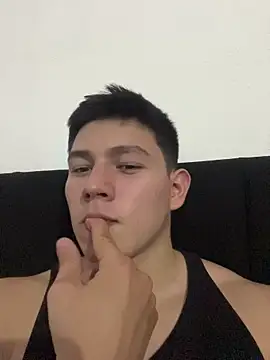 Snapshot of JamesCr_ chatting on 06/12/26, 12:19 JamesCr online show from 06/12/26, 12:19