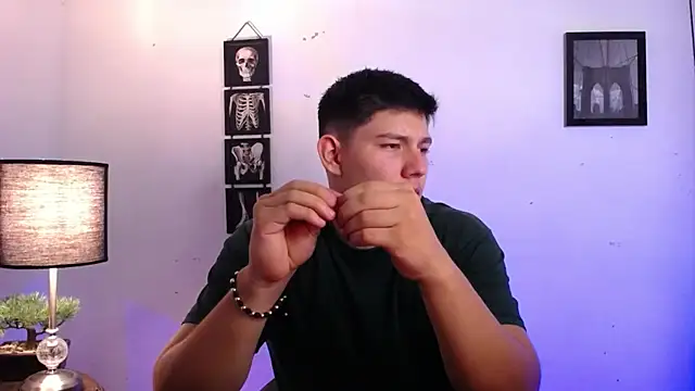 JamesCr  online show from 11/04/25, 01:53