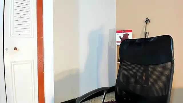 Snapshot of Violetta_0 chatting on 02/05/26, 02:02 Violetta 0 online show from 02/05/26, 02:02