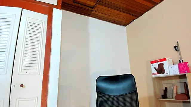 Snapshot of Violetta_0 chatting on 02/24/26, 01:34 Violetta 0 online show from 02/24/26, 01:34