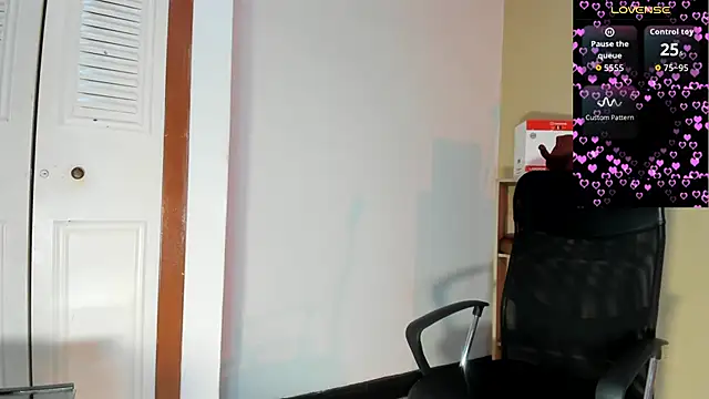 Snapshot of Violetta_0 chatting on 12/22/25, 01:33 Violetta 0 online show from 12/22/25, 01:33