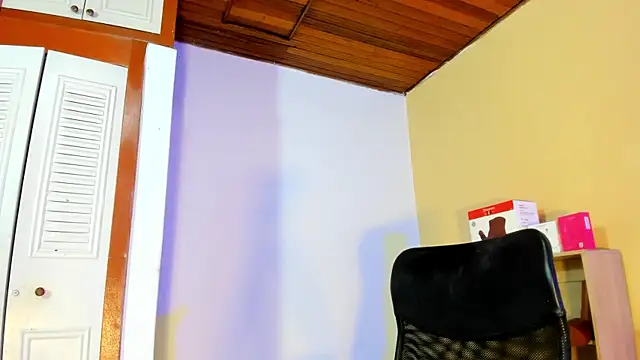 Snapshot of Violetta_0 chatting on 02/27/26, 01:00 Violetta 0 online show from 02/27/26, 01:00