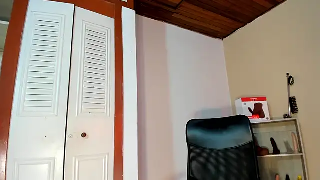 Violetta 0 online show from 10/30/25, 04:26