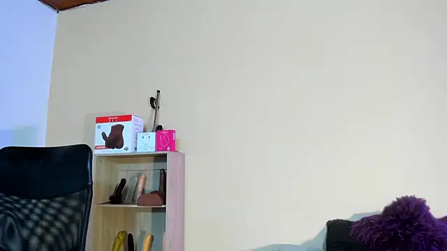 Snapshot of Violetta_0 chatting on 02/25/26, 01:22 Violetta 0 online show from 02/25/26, 01:22