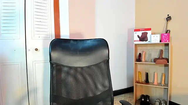 Snapshot of Violetta_0 chatting on 02/13/26, 02:06 Violetta 0 online show from 02/13/26, 02:06