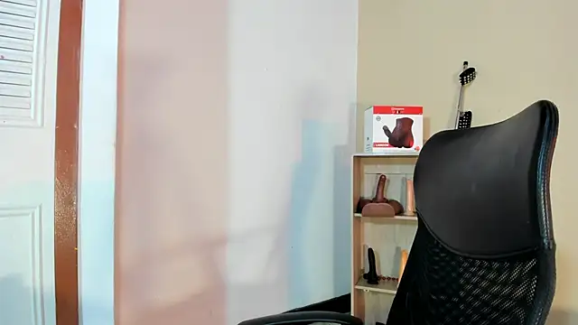 Snapshot of Violetta_0 chatting on 01/13/26, 01:37 Violetta 0 online show from 01/13/26, 01:37