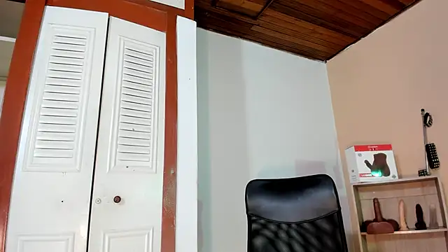 Violetta 0 online show from 10/21/25, 01:32