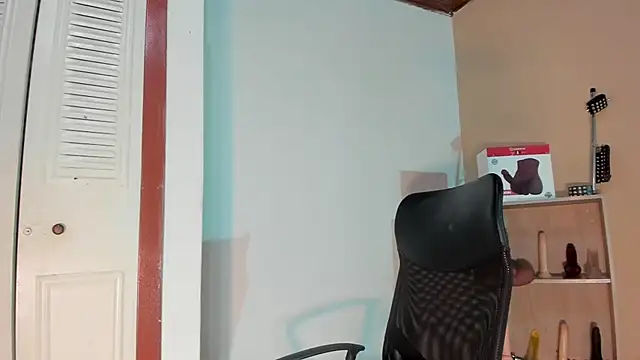 Violetta 0 online show from 11/12/25, 01:26