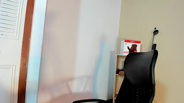 Snapshot of Violetta_0 chatting on 01/09/26, 01:29 Violetta 0 online show from 01/09/26, 01:29