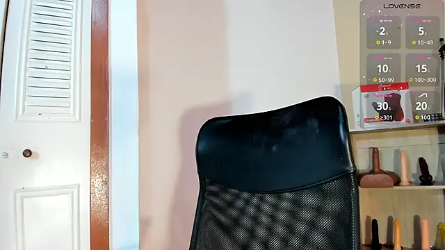 Snapshot of Violetta_0 chatting on 01/07/26, 01:27 Violetta 0 online show from 01/07/26, 01:27