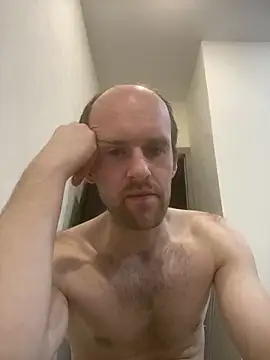 LynnAhNight online show from 04/16/26, 06:41