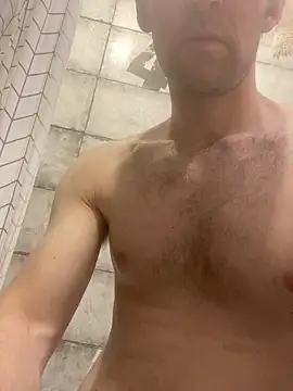 LynnAhNight online show from 10/28/25, 09:47