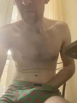 LynnAhNight online show from 04/05/26, 06:31