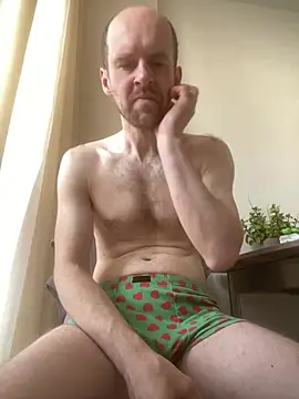 LynnAhNight online show from 05/23/26, 04:55
