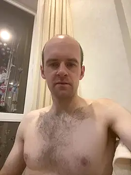 LynnAhNight online show from 11/17/25, 03:21