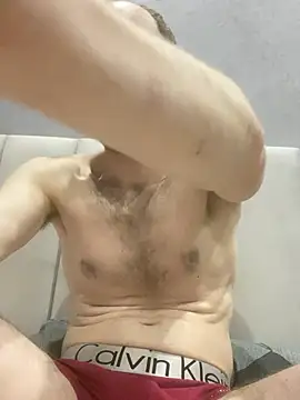 LynnAhNight online show from 04/14/26, 05:51