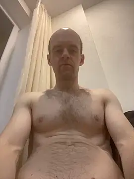 LynnAhNight online show from 11/12/25, 03:21