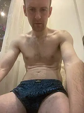 LynnAhNight online show from 02/06/26, 03:02