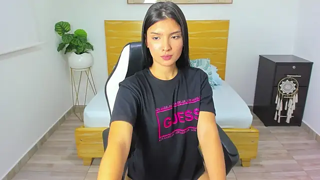 tiffanny doll  online show from 03/06/25, 03:13
