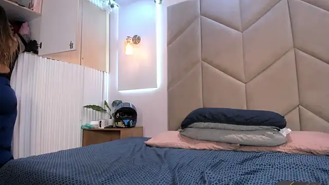 AzunaStar online show from 12/21/25, 10:32