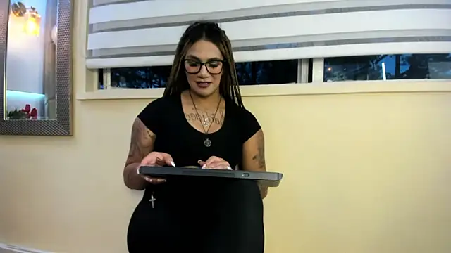 AzunaStar online show from 02/12/26, 11:15