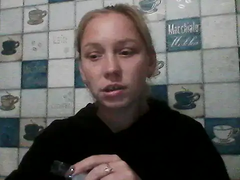 Snapshot of Anna_wey chatting on 10/07/25, 06:31 Anna wey online show from 10/07/25, 06:31