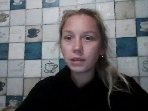 Snapshot of Anna_wey chatting on 09/29/25, 06:13 Anna wey online show from 09/29/25, 06:13