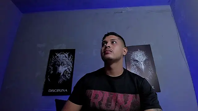 Snapshot of JohanSmith chatting on 02/18/26, 03:15 JohanSmith online show from 02/18/26, 03:15