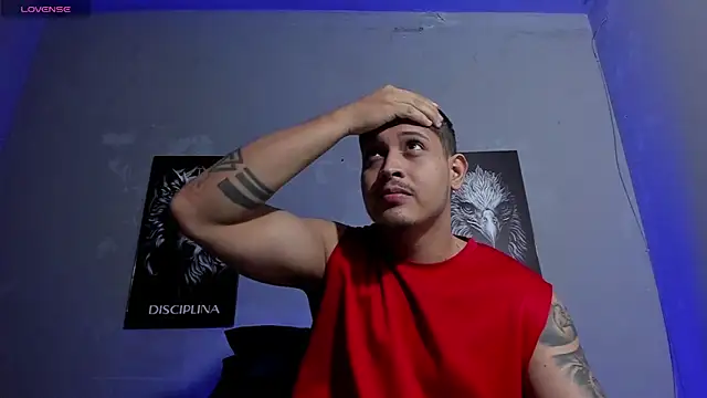 Snapshot of JohanSmith chatting on 02/13/26, 01:27 JohanSmith online show from 02/13/26, 01:27