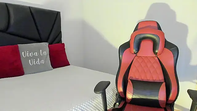 Snapshot of jessi_lemuss chatting on 09/22/25, 12:33 jessi lemuss online show from 09/22/25, 12:33