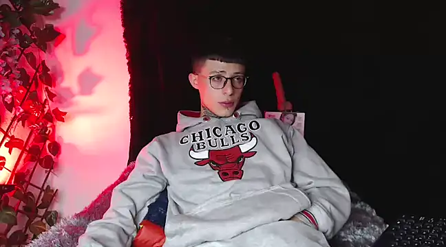Snapshot of 7_Saturno_7 chatting on 03/19/25, 03:30 7 Saturno 7 online show from 03/19/25, 03:30