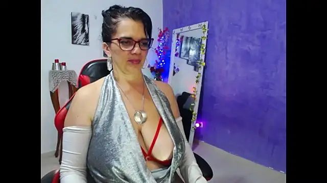 Snapshot of sarasmith3 chatting on 02/04/26, 02:39 sarasmith3 online show from 02/04/26, 02:39