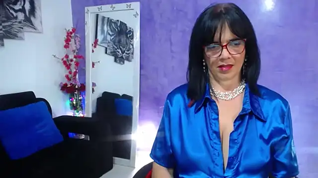 Snapshot of sarasmith3 chatting on 10/14/25, 11:47 sarasmith3 online show from 10/14/25, 11:47