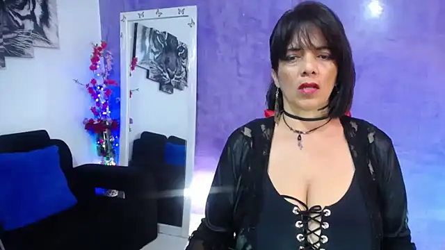 Snapshot of sarasmith3 chatting on 10/27/25, 06:42 sarasmith3 online show from 10/27/25, 06:42