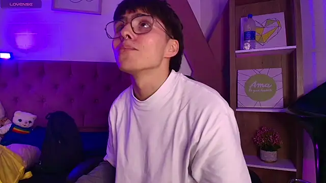 Snapshot of PepperTwink chatting on 10/04/25, 04:30 PepperTwink online show from 10/04/25, 04:30