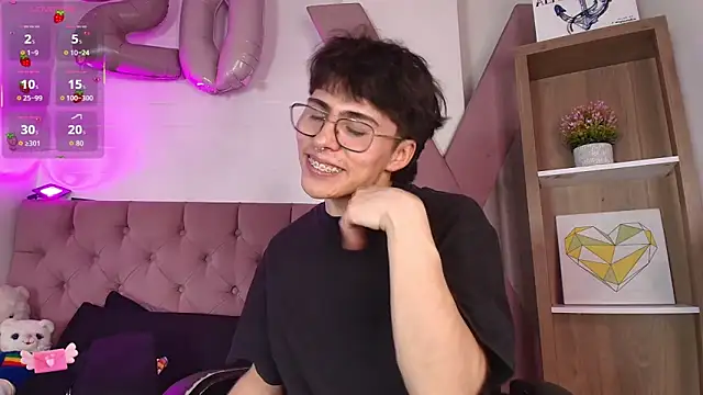 Snapshot of PepperTwink chatting on 12/16/25, 04:44 PepperTwink online show from 12/16/25, 04:44