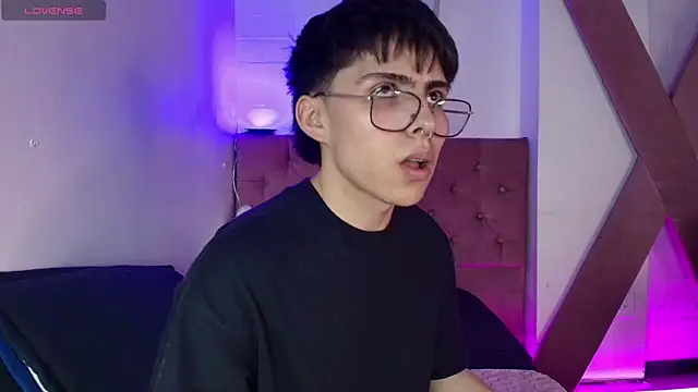 Snapshot of PepperTwink chatting on 09/27/25, 04:24 PepperTwink online show from 09/27/25, 04:24