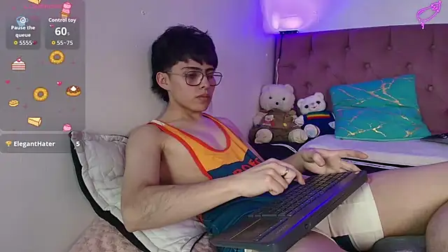 Snapshot of PepperTwink chatting on 10/17/25, 05:59 PepperTwink online show from 10/17/25, 05:59