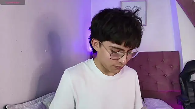 Snapshot of PepperTwink chatting on 11/05/25, 04:32 PepperTwink online show from 11/05/25, 04:32