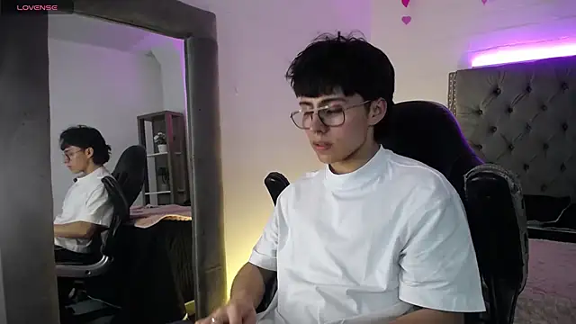 Snapshot of PepperTwink chatting on 09/13/25, 04:29 PepperTwink online show from 09/13/25, 04:29