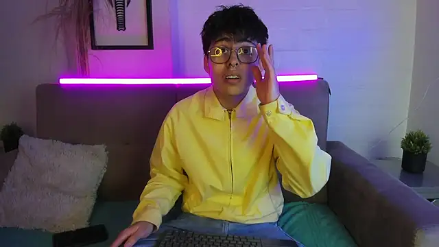 Snapshot of PepperTwink chatting on 03/10/25, 01:00 PepperTwink online show from 03/10/25, 01:00